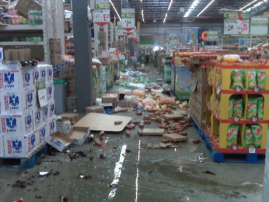 store in Mexicali Mexico Earthquake 4th April 2010